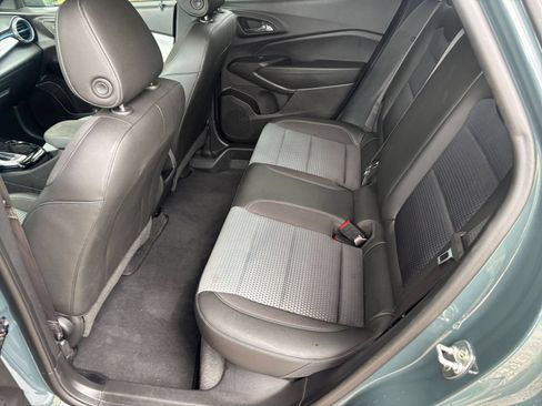 Used 2025 Chevrolet Trax LT w/ LT Convenience Package FWD image 24