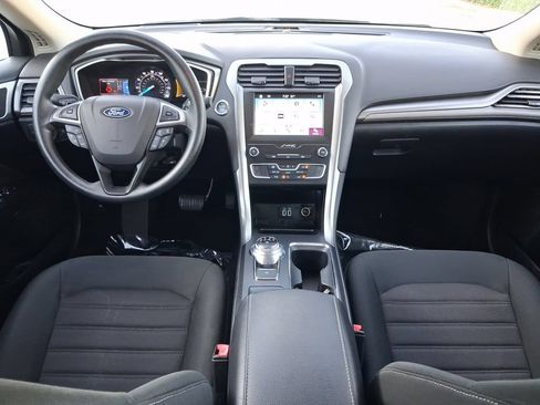 Used 2019 Ford Fusion SE FWD image 14