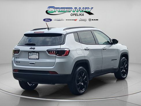 Used 2025 Jeep Compass Latitude w/ Convenience Group AWD/4WD image 7