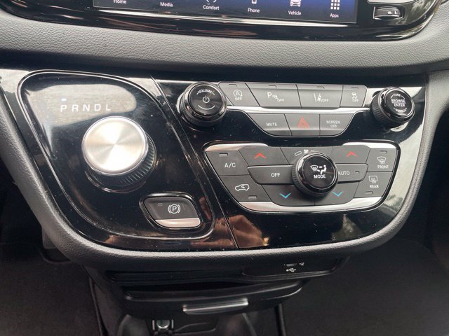 Used 2026 Chrysler Pacifica Select FWD image 35