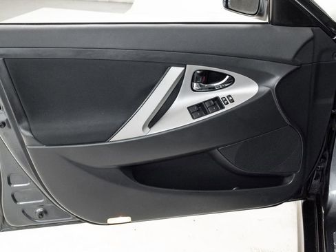 Used 2011 Toyota Camry SE w/ SE Extra-Value Pkg #1 FWD image 9