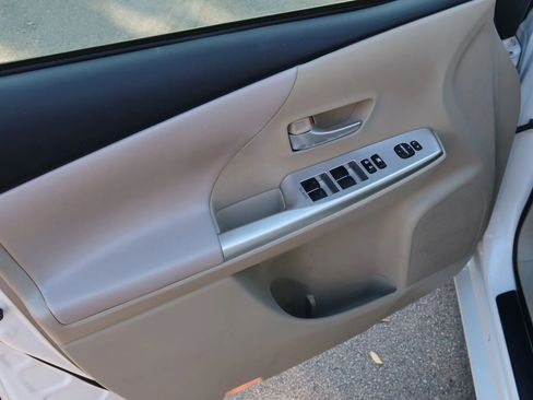 Used 2014 Toyota Prius V Two image 12