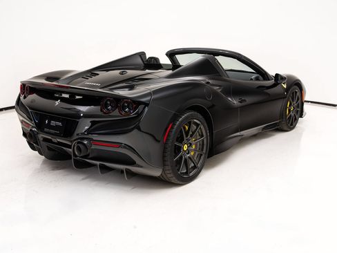 Certified 2022 Ferrari F8 Tributo RWD image 7