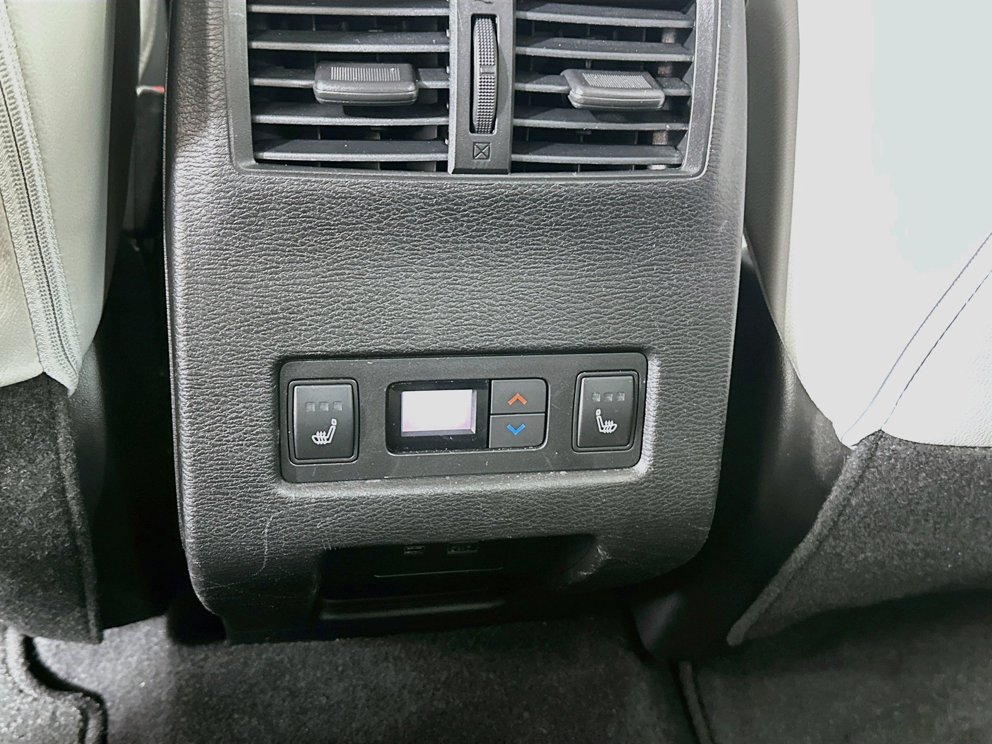 Used 2024 Mitsubishi Outlander SEL AWD/4WD image 24