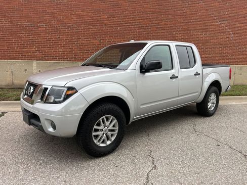 Used 2015 Nissan Frontier SV AWD/4WD image 1