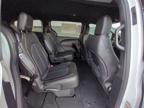 New 2026 Chrysler Voyager LX image 21