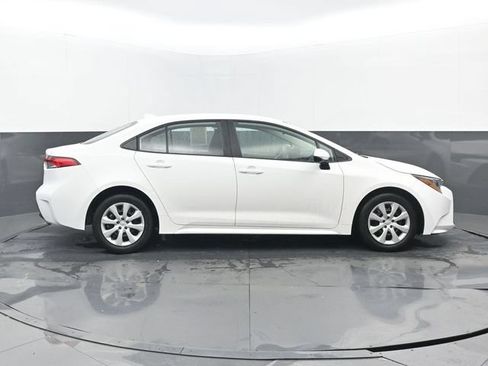 Used 2024 Toyota Corolla LE FWD image 2