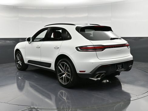 Certified 2022 Porsche Macan S image 3