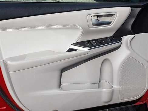 Used 2015 Toyota Camry XLE w/ Moonroof Package image 11