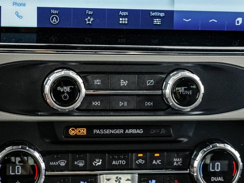 Used 2022 Ford F250 Lariat w/ Black Appearance Package AWD/4WD image 27