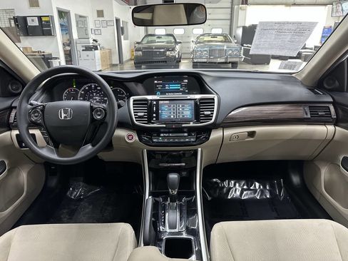Used 2016 Honda Accord EX image 18
