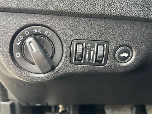 Used 2013 Dodge Charger SE image 11