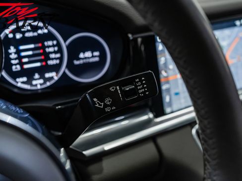 Used 2018 Porsche Panamera 4 image 37