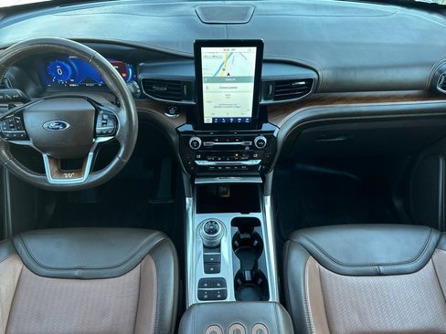 Used 2021 Ford Explorer King Ranch w/ Premium Technology Package image 12