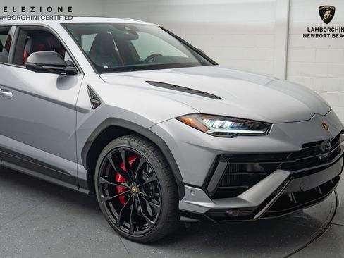 Used 2024 Lamborghini Urus S image 2