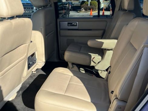 Used 2016 Ford Expedition Limited image 12