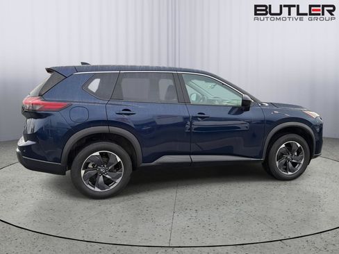 Used 2024 Nissan Rogue SV FWD image 7