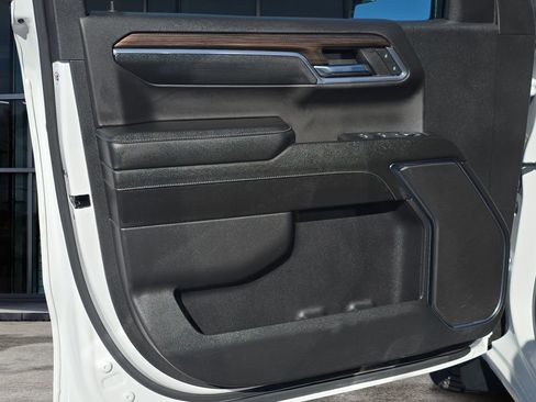 Used 2024 Chevrolet Silverado 1500 RST w/ Z71 Off-Road Package image 18