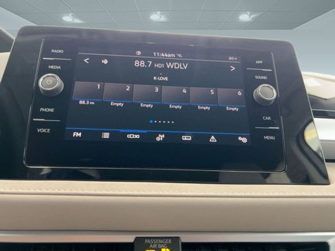 New 2026 Volkswagen Taos SE image 23