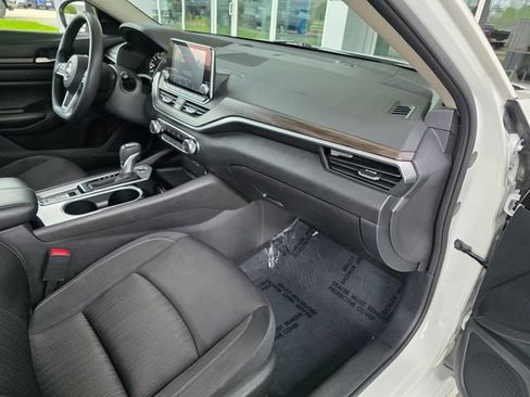 Used 2024 Nissan Altima 2.5 SV AWD/4WD image 10