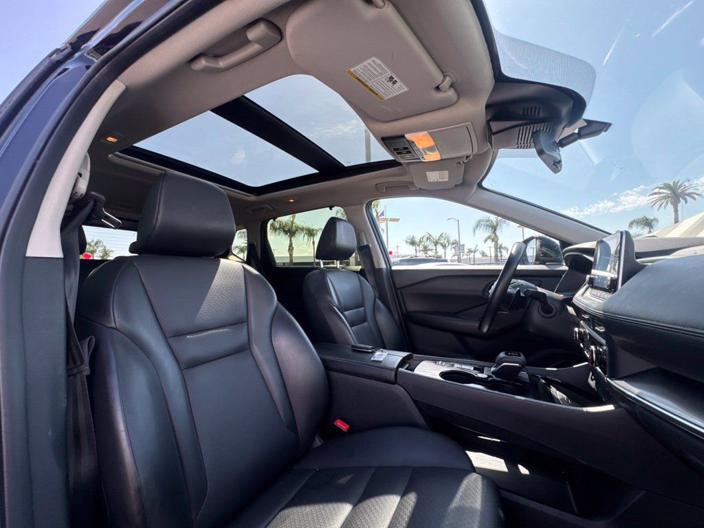 Used 2025 Nissan Rogue SV w/ SV Premium Package FWD image 10