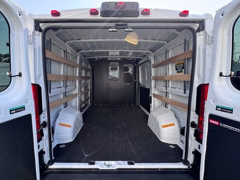 Used 2025 RAM ProMaster 2500 w/ U-Haul Equipment Group FWD image 7