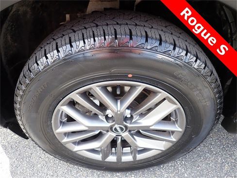 Used 2023 Nissan Rogue S image 12