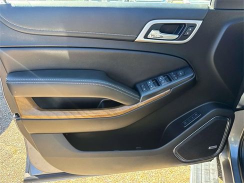 Used 2020 GMC Yukon XL Denali w/ Denali Premium Package image 26