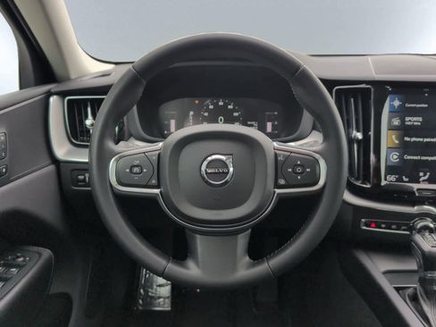 Used 2019 Volvo XC60 T5 Momentum image 18