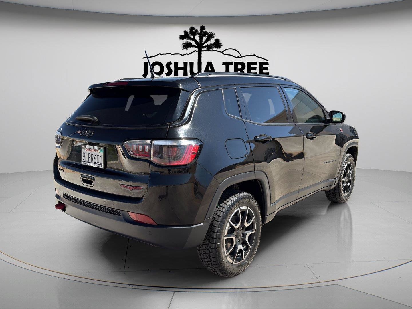 Used 2024 Jeep Compass Trailhawk AWD/4WD image 7