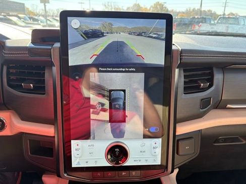 Used 2022 Ford Expedition Platinum image 17