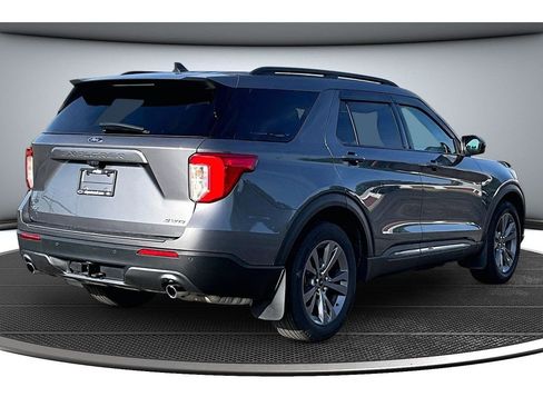Used 2022 Ford Explorer XLT w/ Equipment Group 202A AWD/4WD image 15