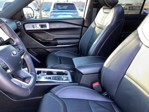 Used 2024 Ford Explorer ST w/ Equipment Group 401A image 12