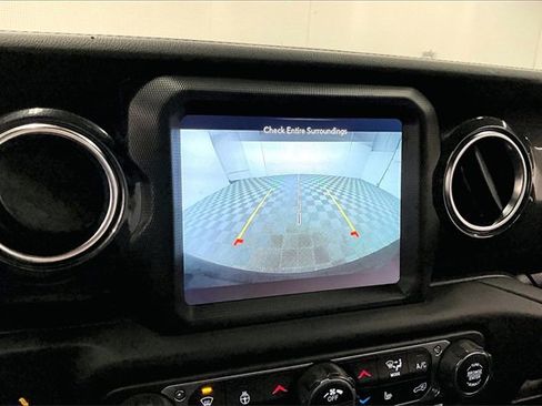 Used 2021 Jeep Wrangler Unlimited Sahara image 27