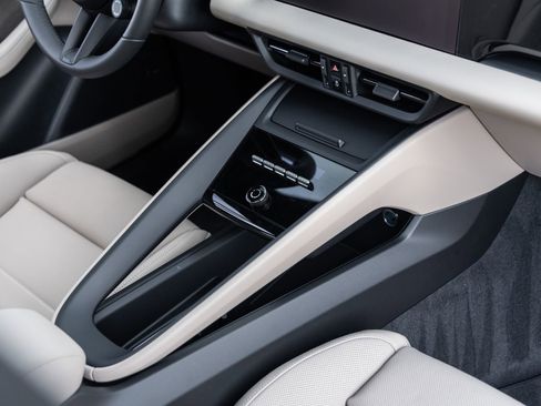 New 2026 Porsche Macan Electric image 35