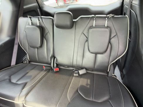 Used 2025 Chrysler Pacifica Limited FWD image 24