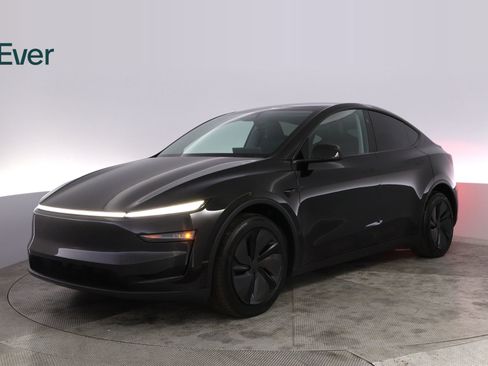 Used 2026 Tesla Model Y Long Range RWD image 2