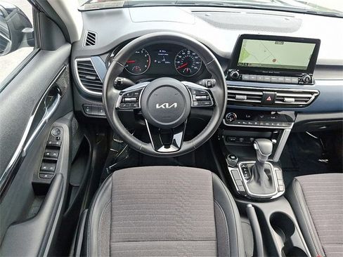 Certified 2023 Kia Seltos S w/ Navigation Package image 11