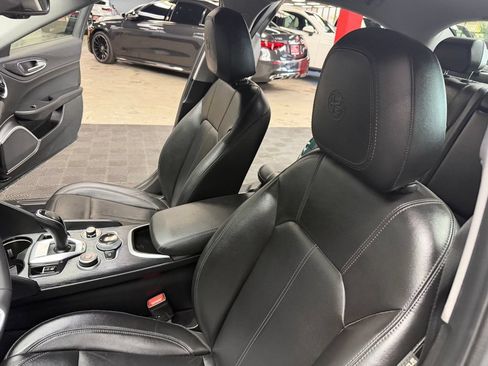 Used 2020 Alfa Romeo Giulia RWD image 34