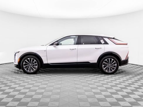 Used 2025 Cadillac Lyriq Sport AWD/4WD image 5