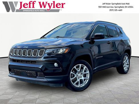 Used 2023 Jeep Compass Latitude AWD/4WD image 1