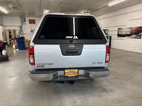 Used 2012 Nissan Frontier SV AWD/4WD image 3