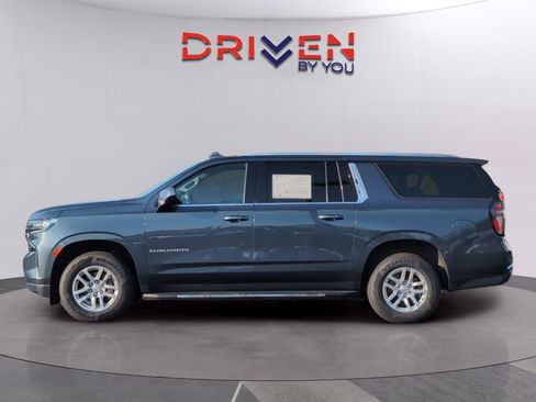 Used 2021 Chevrolet Suburban LT image 2