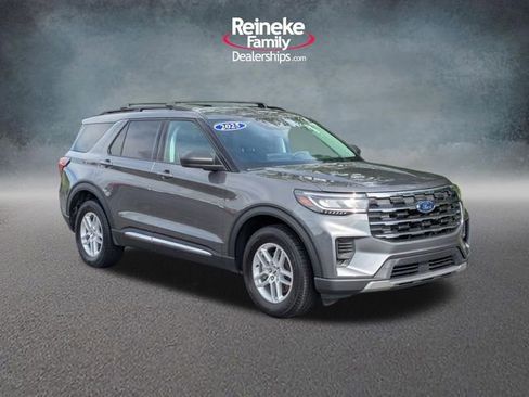 Used 2025 Ford Explorer Active AWD/4WD image 3