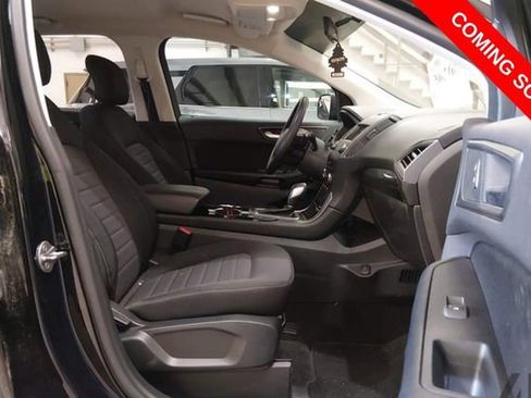Used 2018 Ford Edge SE FWD image 5