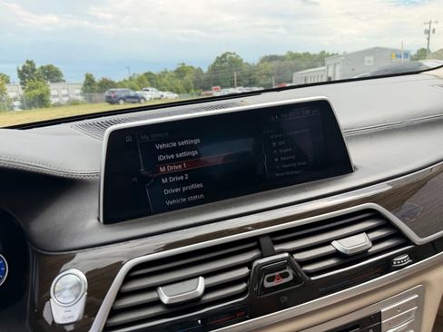 Used 2016 BMW 750i xDrive AWD/4WD image 78