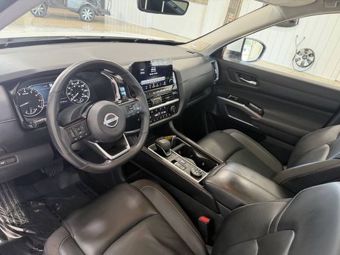 Used 2025 Nissan Pathfinder SL w/ SL Premium Package AWD/4WD image 6