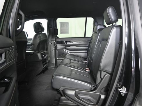 Used 2022 Jeep Wagoneer Series III image 19