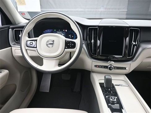 New 2025 Volvo XC60 B5 Core image 9