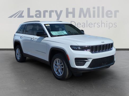 New 2026 Jeep Grand Cherokee Laredo image 7